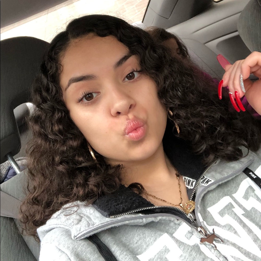 Meet your Posher, Nefy